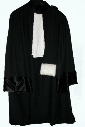 La Robe رداء المحاماة بقلم المحامي سليم كريم عيد-0
